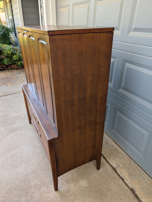 Broyhill Emphasis Chest - Image 5