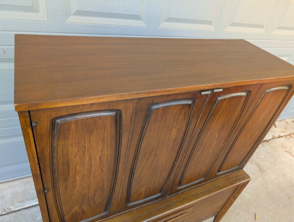 Broyhill Emphasis Chest - Image 3