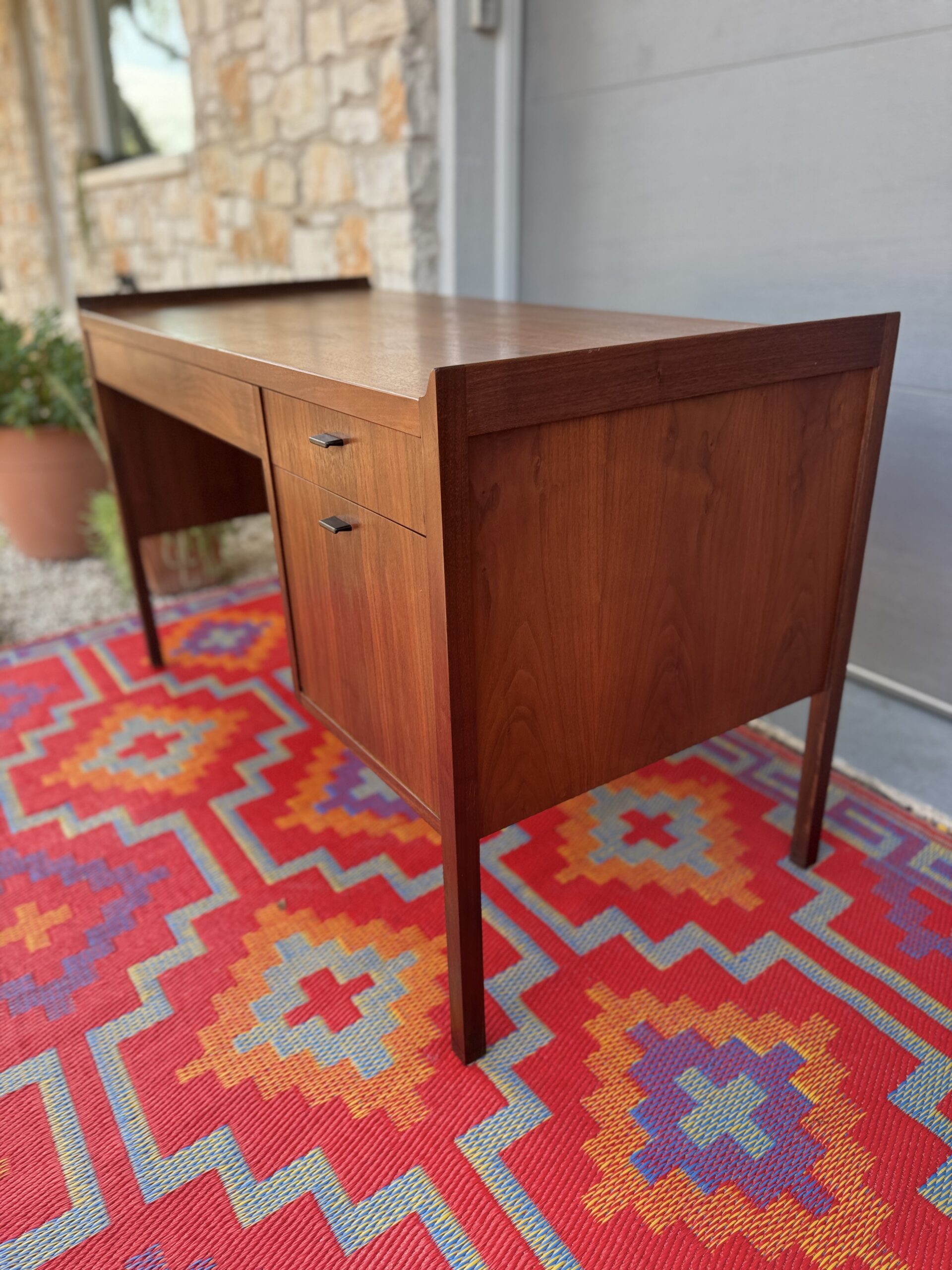 Founders Desk - Image 10
