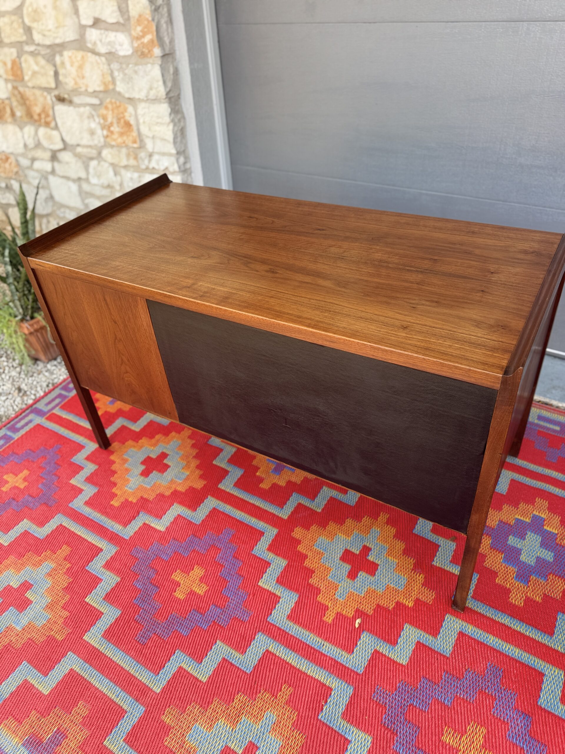 Founders Desk - Image 11
