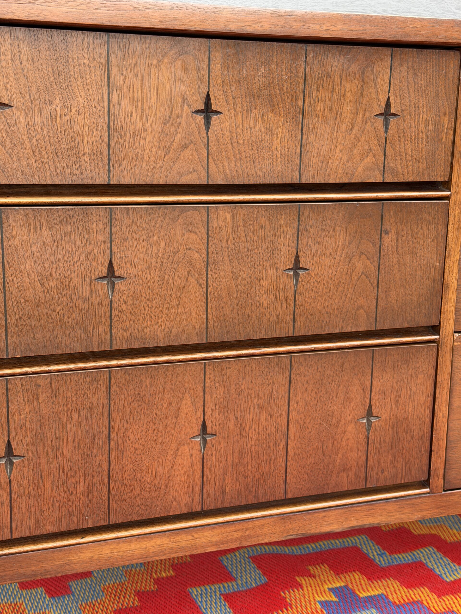 Saga Six Drawer - Image 9