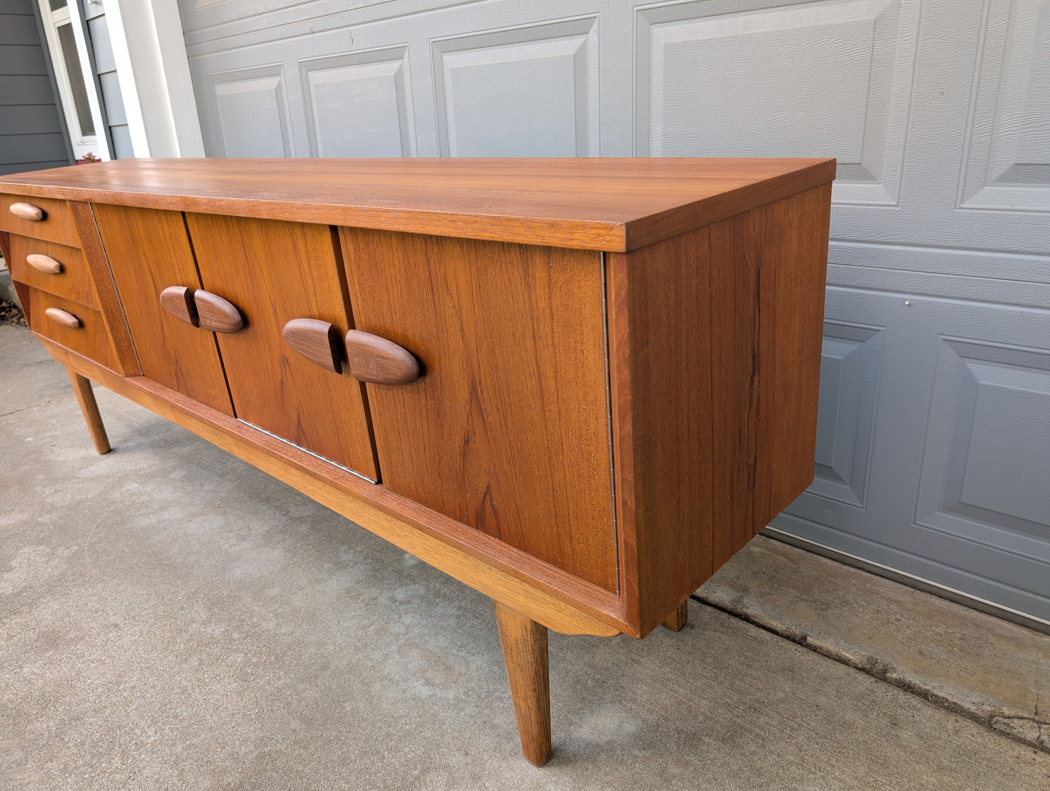 Beautility Credenza - Image 8