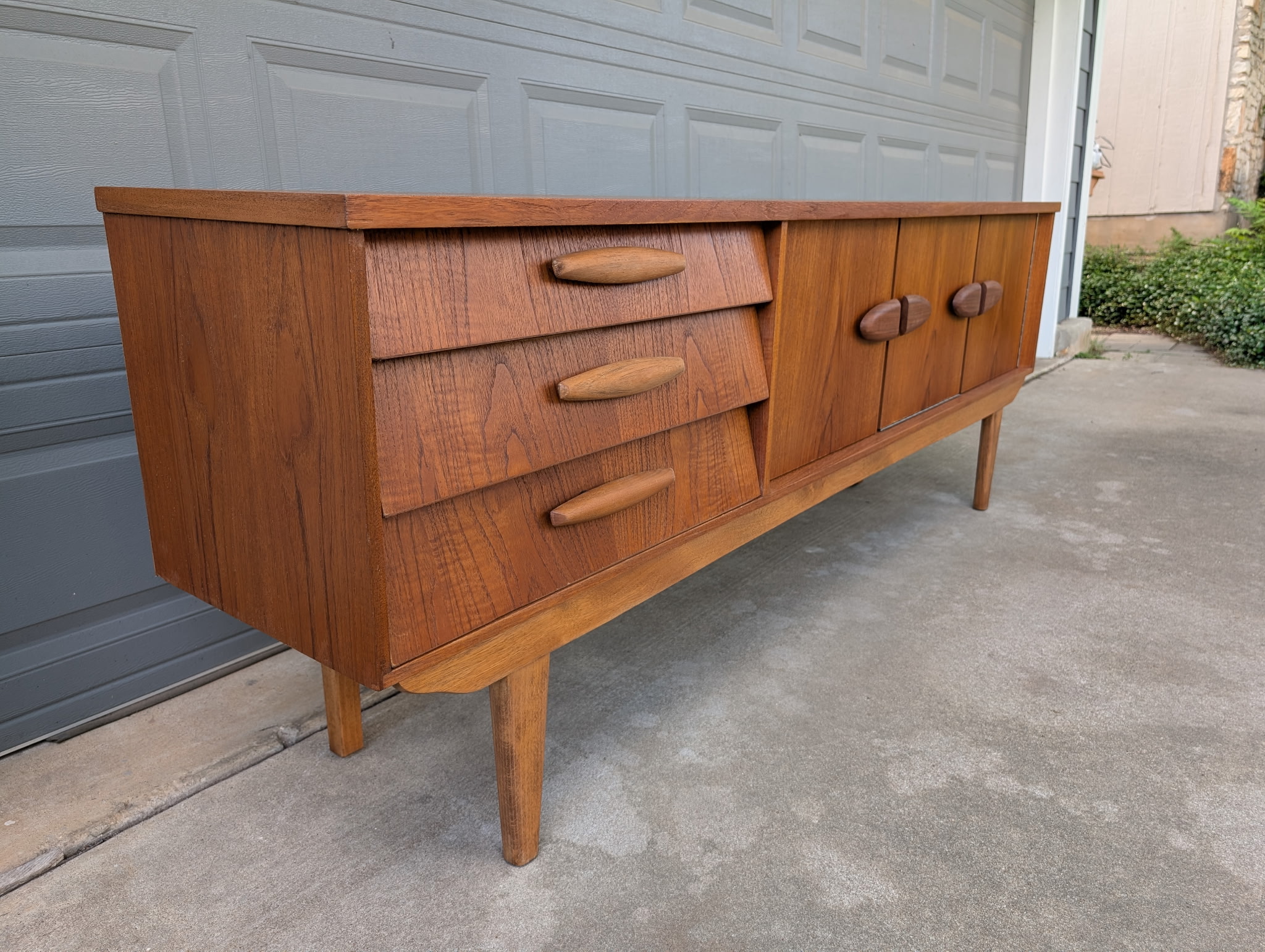Beautility Credenza - Image 9