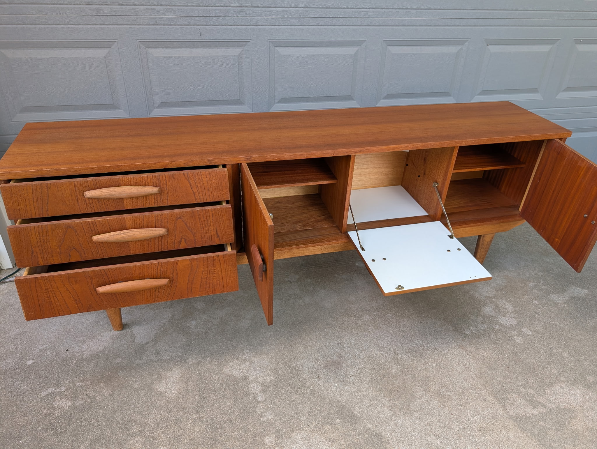 Beautility Credenza - Image 4