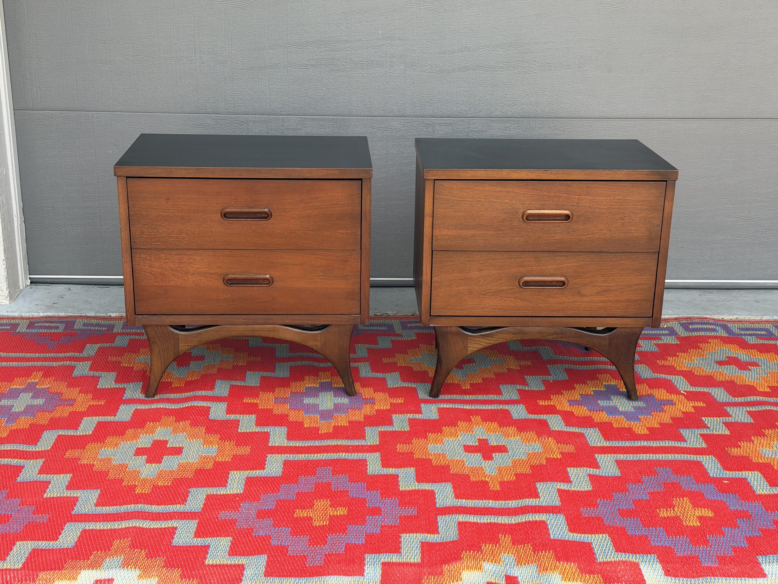 Sculpted Nightstands Pair - Image 6