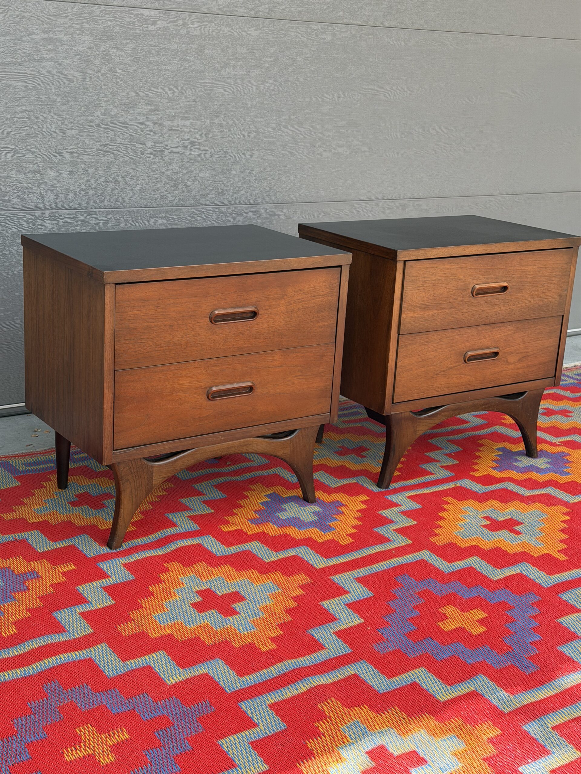 Sculpted Nightstands Pair - Image 2